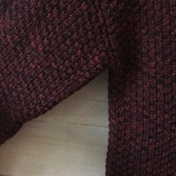 Dex burgundy double v neck scalloped hem - Picture 5 of 6